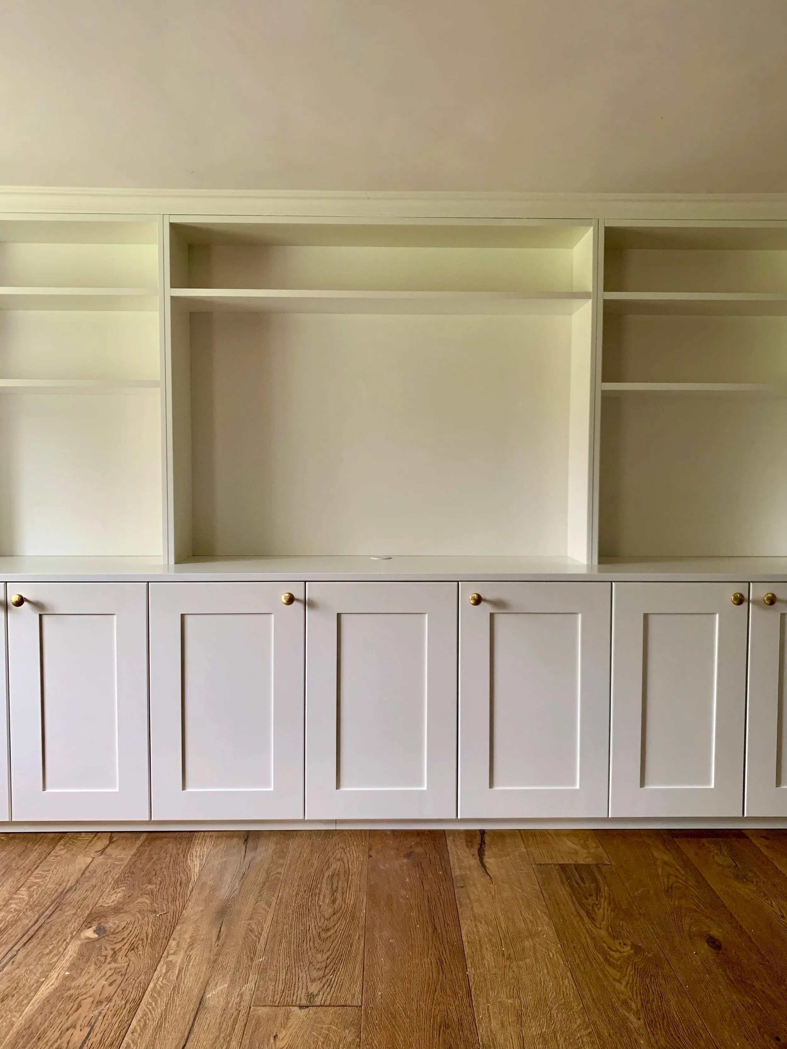 White Shaker Media Wall, Seagull Bespoke Interiors