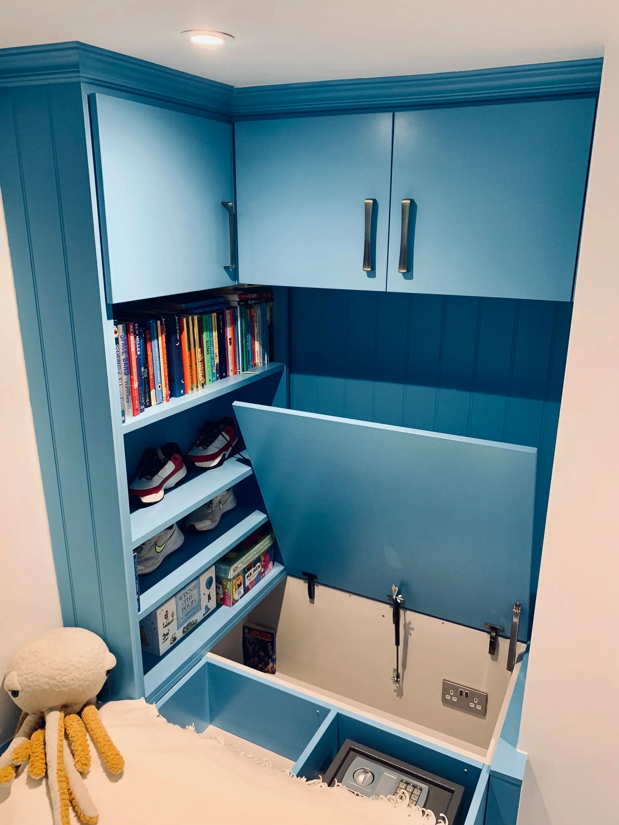 St Giles Blue Built-In Bed, Seagull Bespoke Interiors